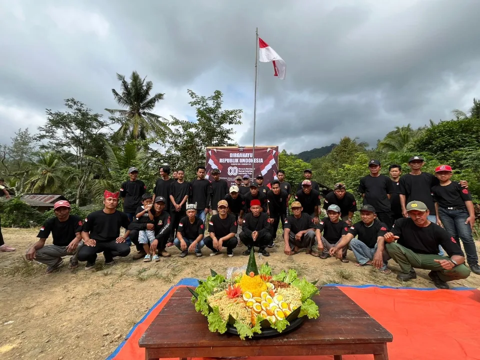 HUT RI Ke-80, Semangat Nasionalime Warga Kampung Mbaung Menunggu Masuk Aliran Listrik