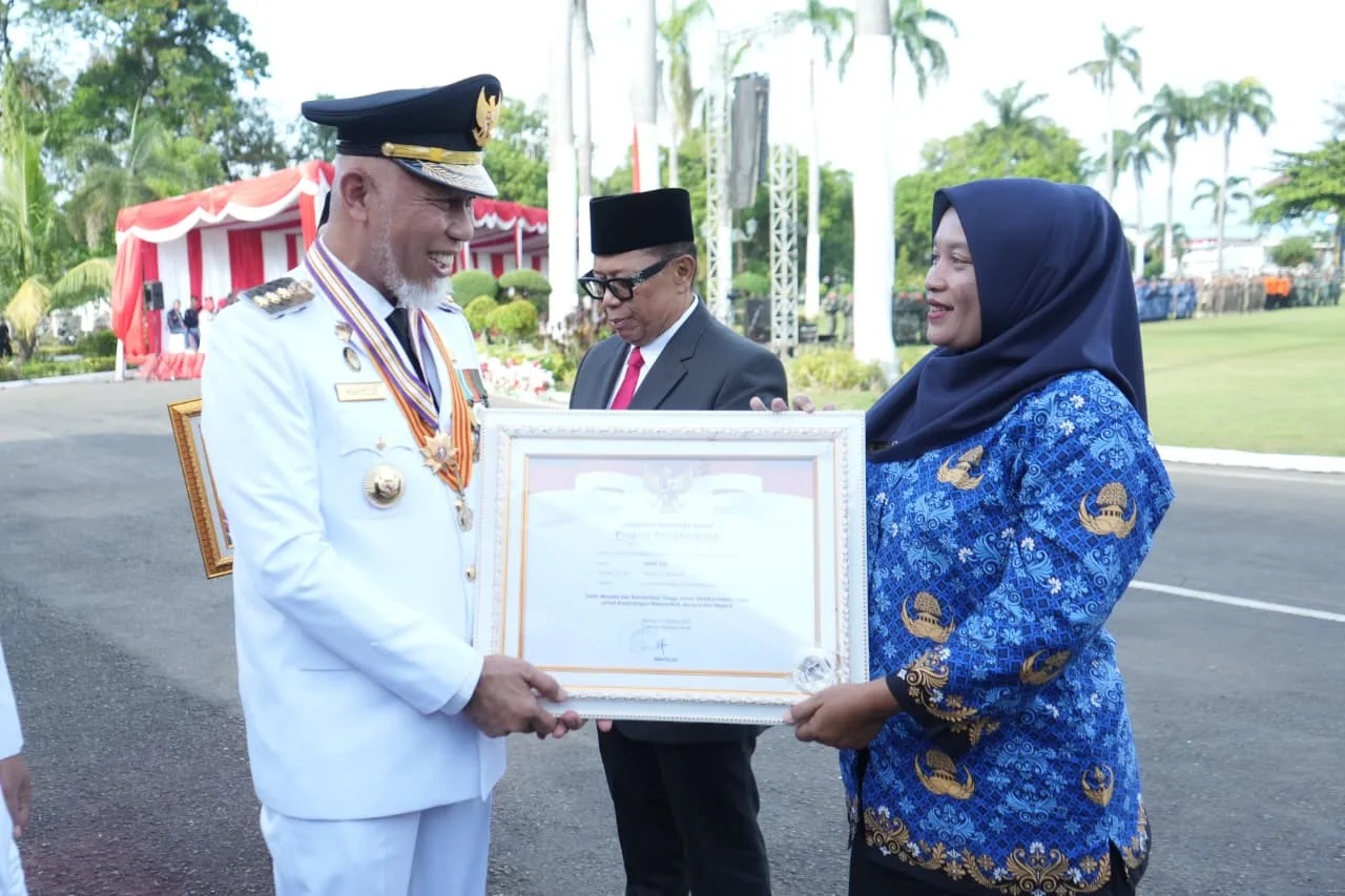 Tiga Tokoh Dianugerahi Penghargaan oleh Pemprov Sumbar pada Momentum HUT ke-80 RI