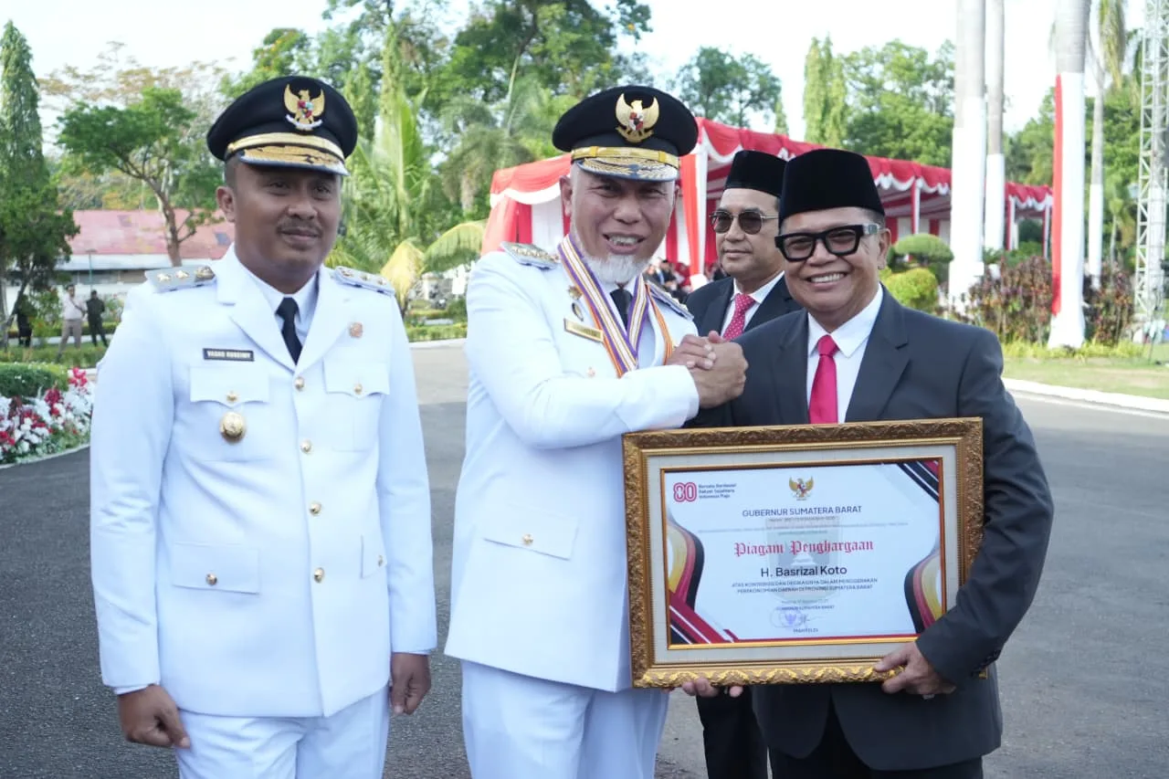 Tiga Tokoh Dianugerahi Penghargaan oleh Pemprov Sumbar pada Momentum HUT ke-80 RI