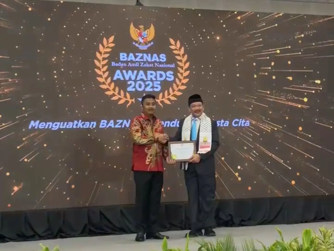 Sumatera Barat Raih Penghargaan Kategori Kepala Daerah Pendukung Gerakan Zakat Indonesia.