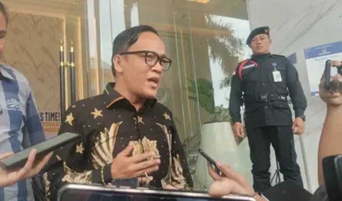 KPK OTT Wamenaker Immanuel Ebenezer alias Noel