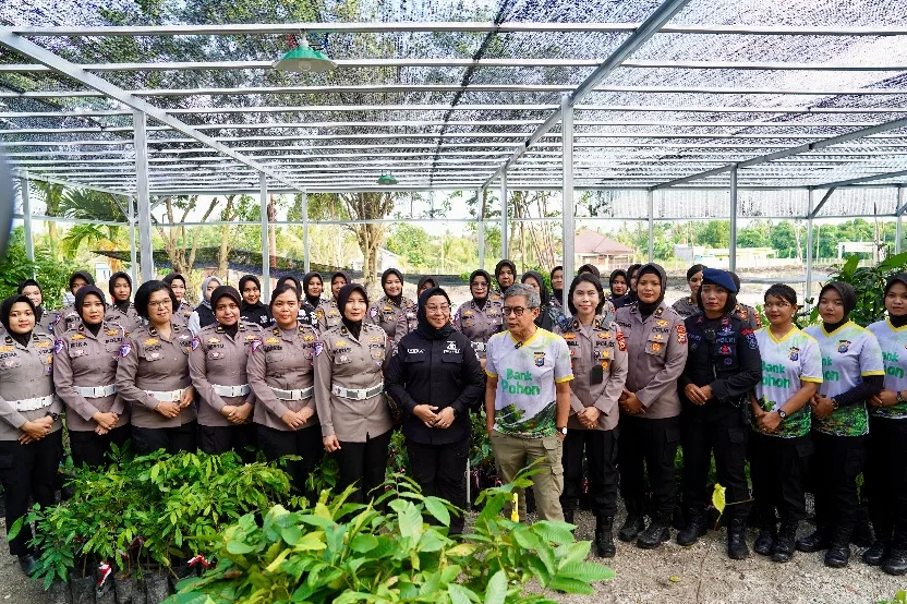 Diajak ke Bank Pohon Polda Riau, Rocky Gerung Sebut Polwan Sebagai Penjaga Perdamaian Negeri