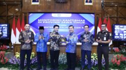 Pastikan Arahan Mendagri, Dirjen Dukcapil Minta Pemda se-Jatim Aktifkan Siskamling Hingga Pasar Murah
