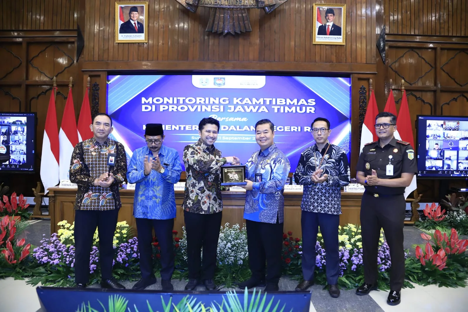 Pastikan Arahan Mendagri, Dirjen Dukcapil Minta Pemda se-Jatim Aktifkan Siskamling Hingga Pasar Murah