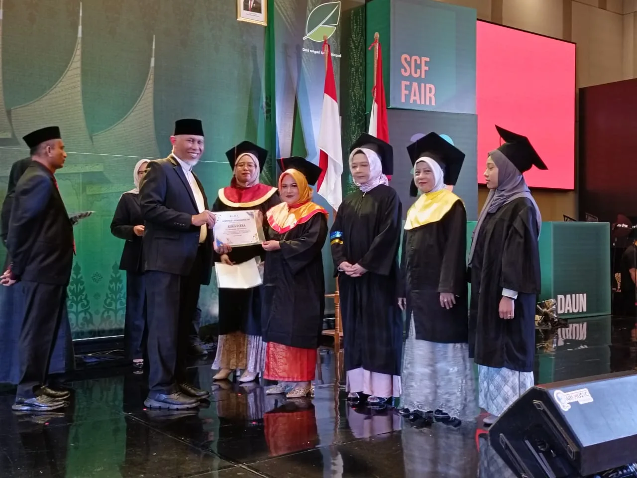 Gubernur Sumbar Hadiri Wisuda PLUZI Academy, Dorong UMKM Naik Kelas