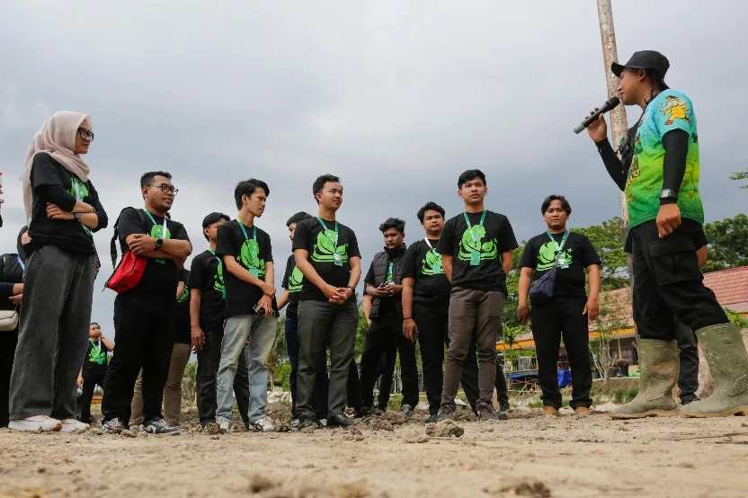 Mahasiswa Green Leadership Academy Tanam Semangat Baru di Tabung Harmoni Hijau
