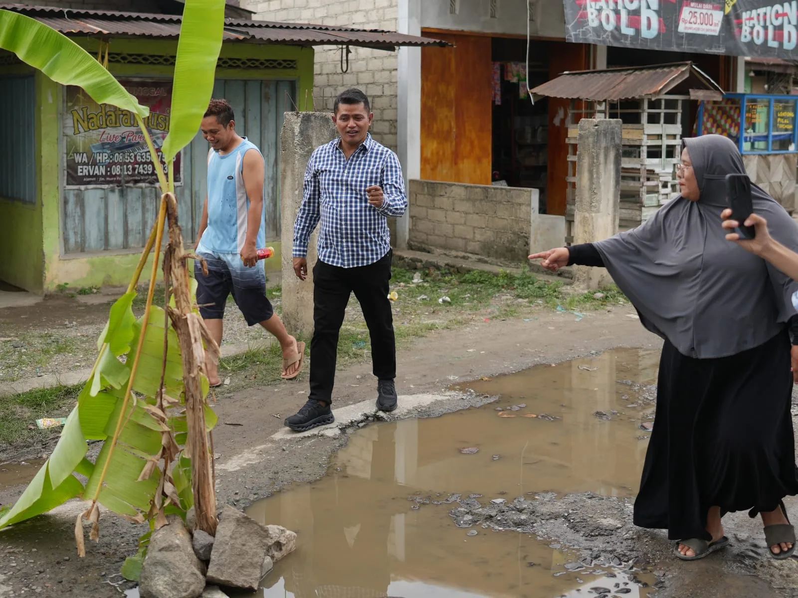 Bupati Solok Tinjau Langsung Jalan Panyakalan - Muaro Paneh