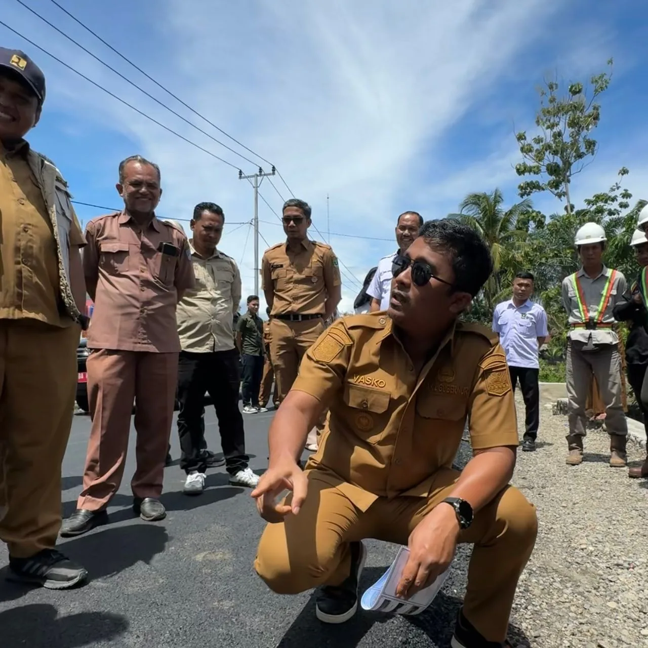 Wakil Gubernur Vasko Tinjau Pembangunan Jalan di Kawasan Maligi