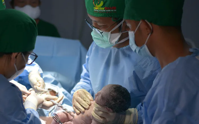 Program Pengobatan Gratis RS Kapal PIS-doctorSHARE Layani 4.000-an Pasien di Raja Ampat
