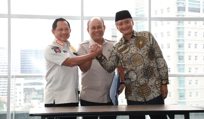 Geber MBG: Mendagri, Menteri PU dan Kepala BGN Teken SKB SPPG