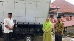 Nevi Zuairina Serahkan Bantuan Bentor untuk Perkuat Pengelolaan Sampah di Agam