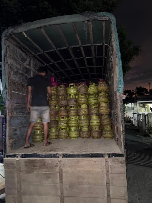 Polda Riau Gerebek Pengoplosan Gas LPG Bersubsidi dan Ringkus Dua Pelaku