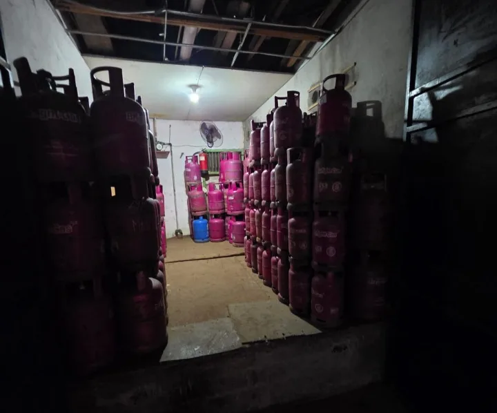 Polda Riau Gerebek Pengoplosan Gas LPG Bersubsidi dan Ringkus Dua Pelaku