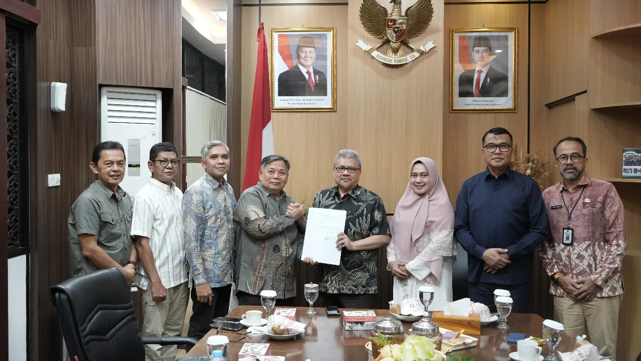 Ketua DPRD Sumbar Terima Dokumen Hasil Psikotes Calon Komisioner KPID Sumbar