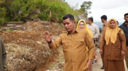 Usai Terima Laporan, Bupati Solok Tinjau Langsung Kondisi Jalan di Jorong Kampuang Dalam