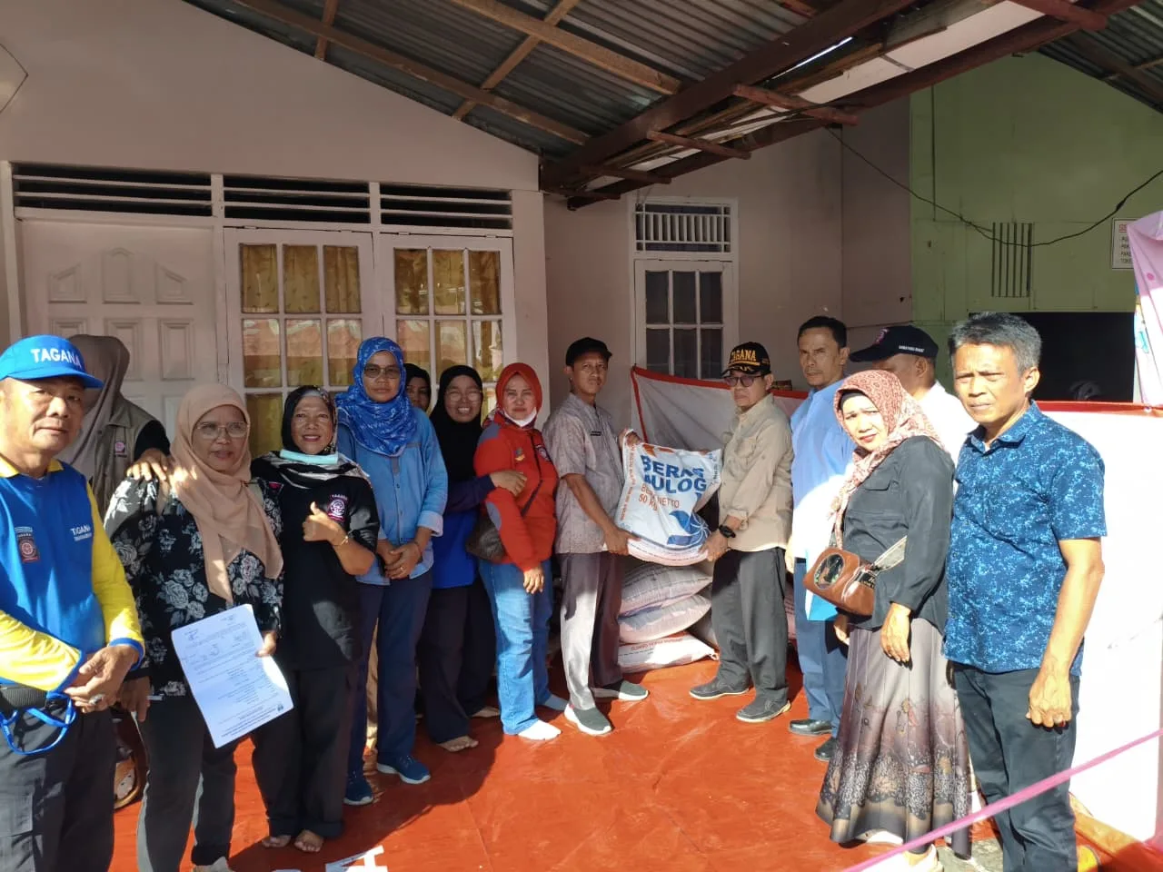 Respons Cepat Kebakaran di Pasa Gadang, Pemprov Sumbar Salurkan 317 Kilogram Beras untuk Dapur Umum