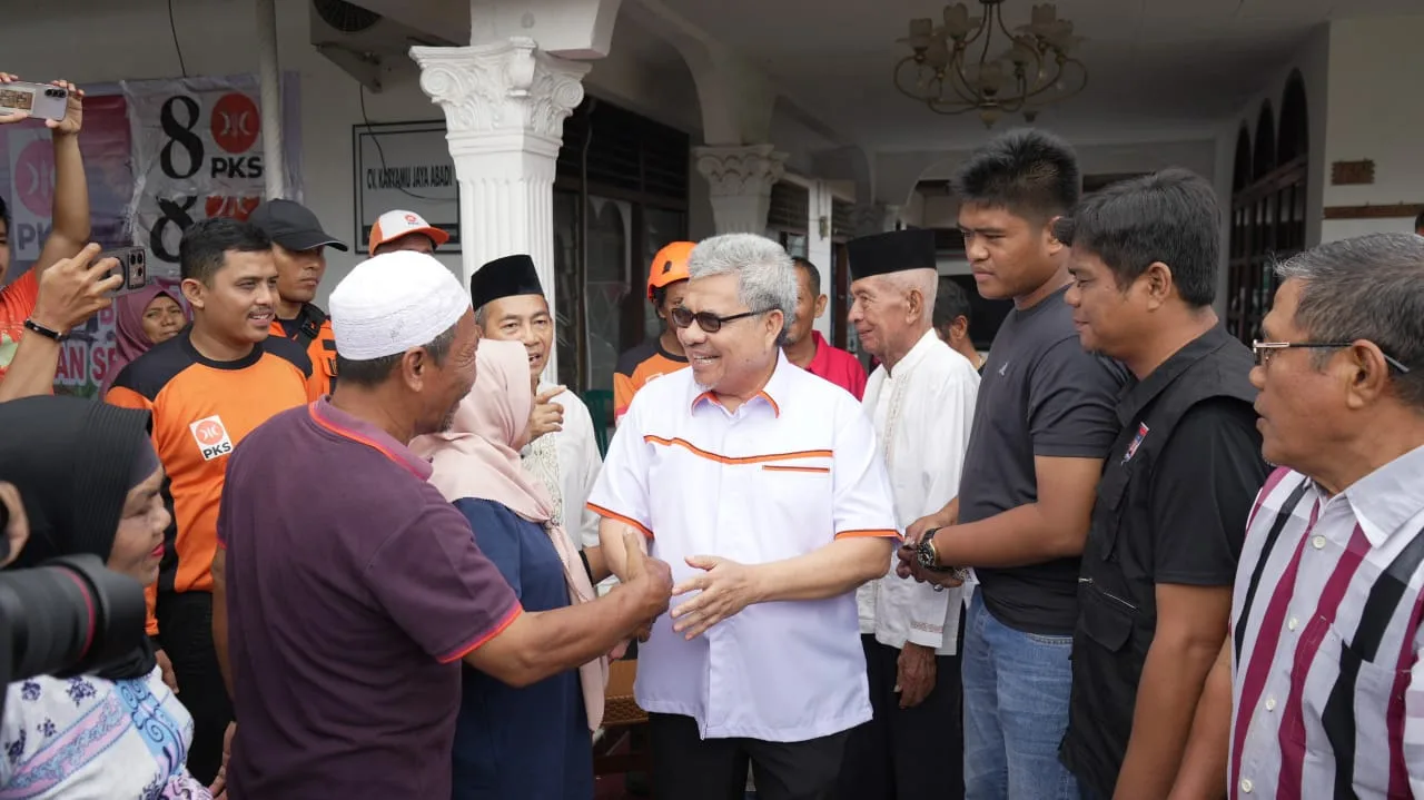 Ketua DPRD Sumbar Muhidi Serahkan Bantuan Rp25 Juta kepada Korban Kebakaran Pamancungan