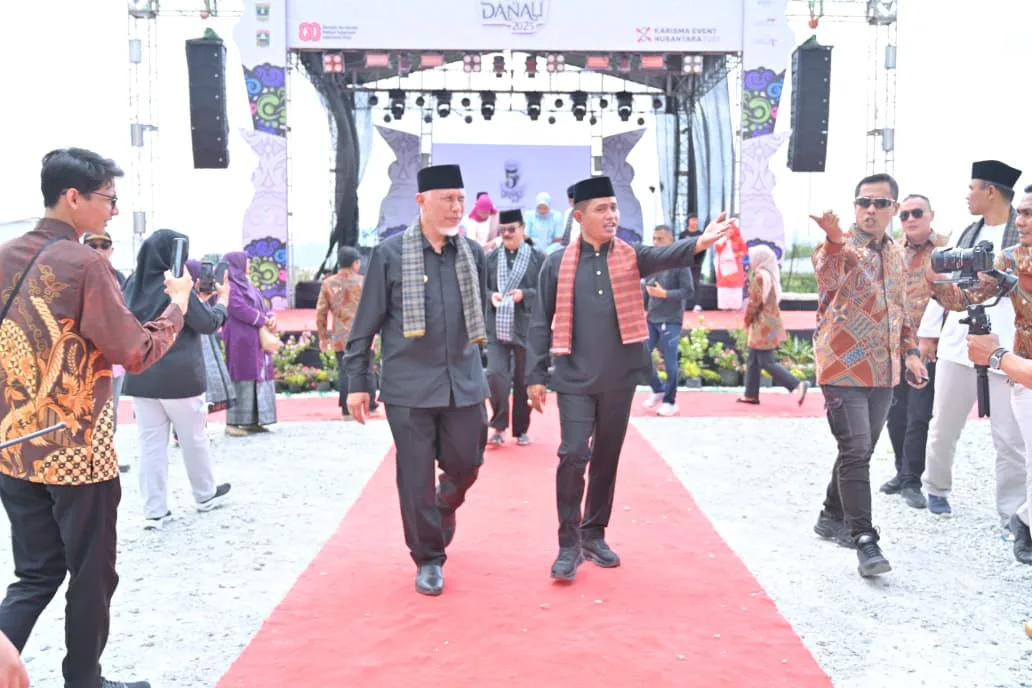 Gubernur Mahyeldi Buka Puncak Festival 5 Danau 2025