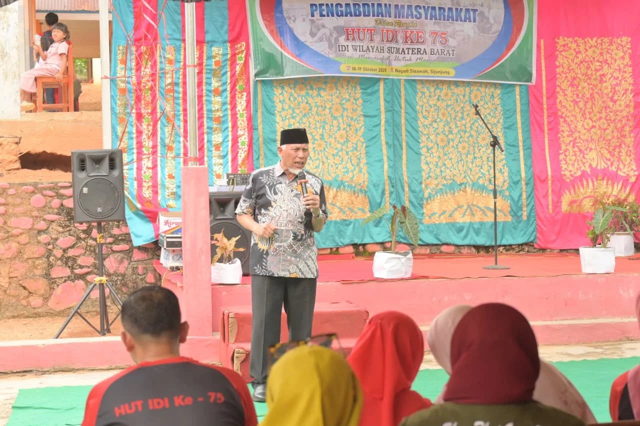 Gubernur Mahyeldi Apresiasi Semangat Dokter IDI di Sijunjung: “Luar Biasa, 181 Dokter Hadir di Sini!”