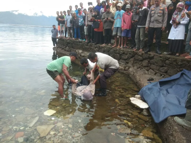 Warga Maninjau Gempar, Ditemukan Mayat Perempuan di Tepian Danau Maninjau