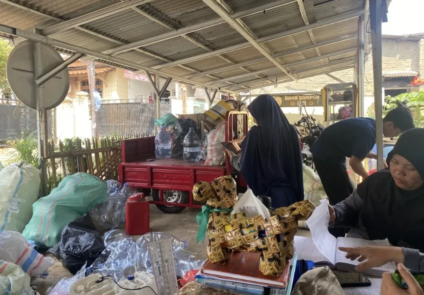 PT Daya Intiguna Yasa Tbk bersama T.CARE Foundation Gelar Program Edukasi Pengelolaan Bank Sampah di Jabodetabek