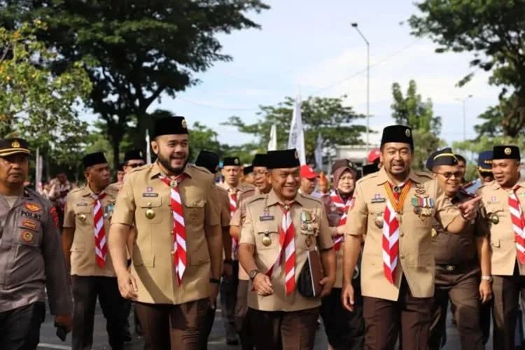 Peduli Terhadap Kepramukaan, Wali Kota Padang Fadly Amran Dianugerahi Lencana Darmabakti