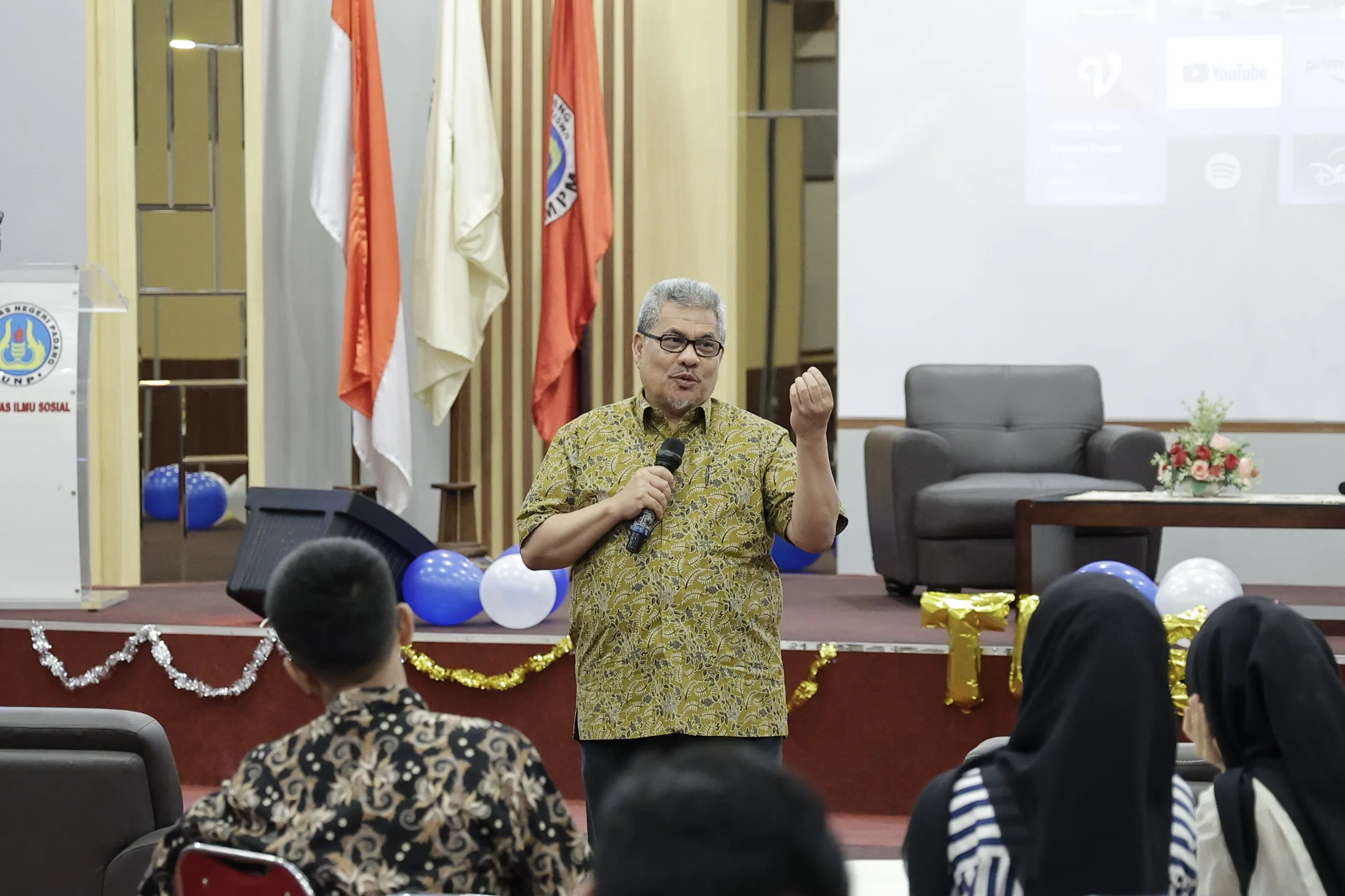 Ketua DPRD Sumbar Muhidi Dorong Penguatan Seni dan Budaya di Sekolah Melalui Skolart Fest 2025