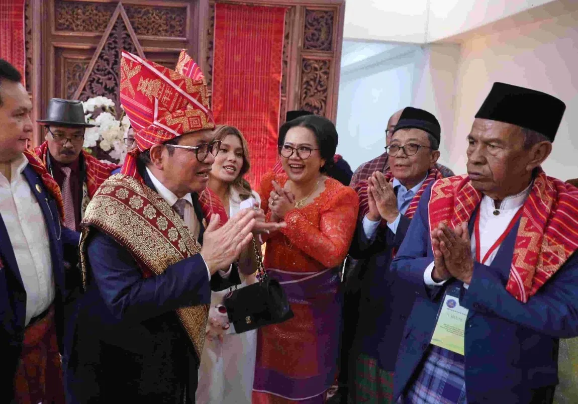 Keluarga Besar Karo Berikan Gubernur Pramono Gelar Kehormatan Sebayang