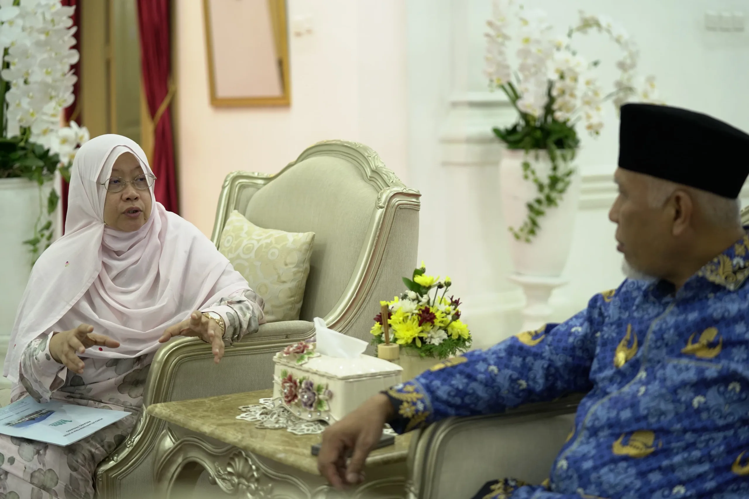 Gubernur Mahyeldi Mendukung Penuh Rencana Syukuran Atas Penetapan Rahmah El Yunusiyah Sebagai Pahlawan Nasional 