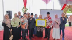 Ketua DPRD Sumbar Muhidi Serahkan Bantuan UEP untuk Perkuat Kemandirian PSAA Aisyiyah Ampang