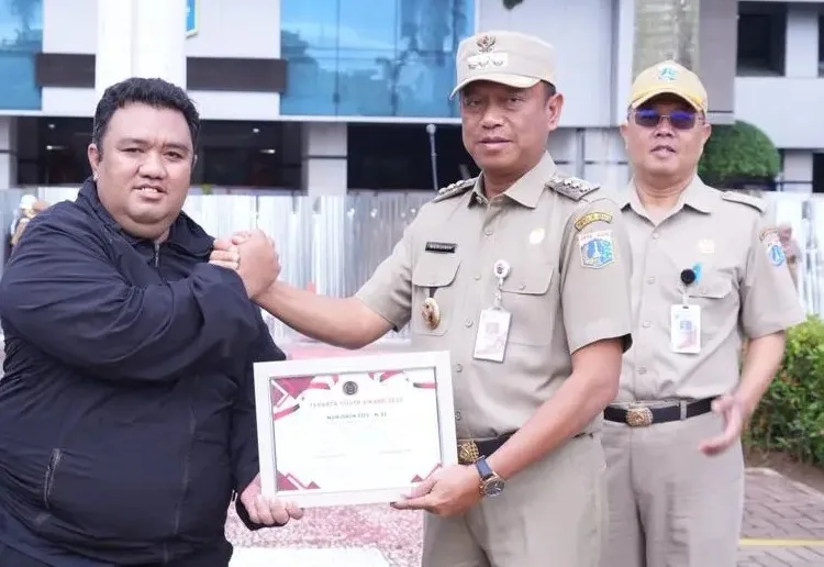 Wali Kota Jaktim Munjirin Raih Anugerah Jakarta Youth Award 2025
