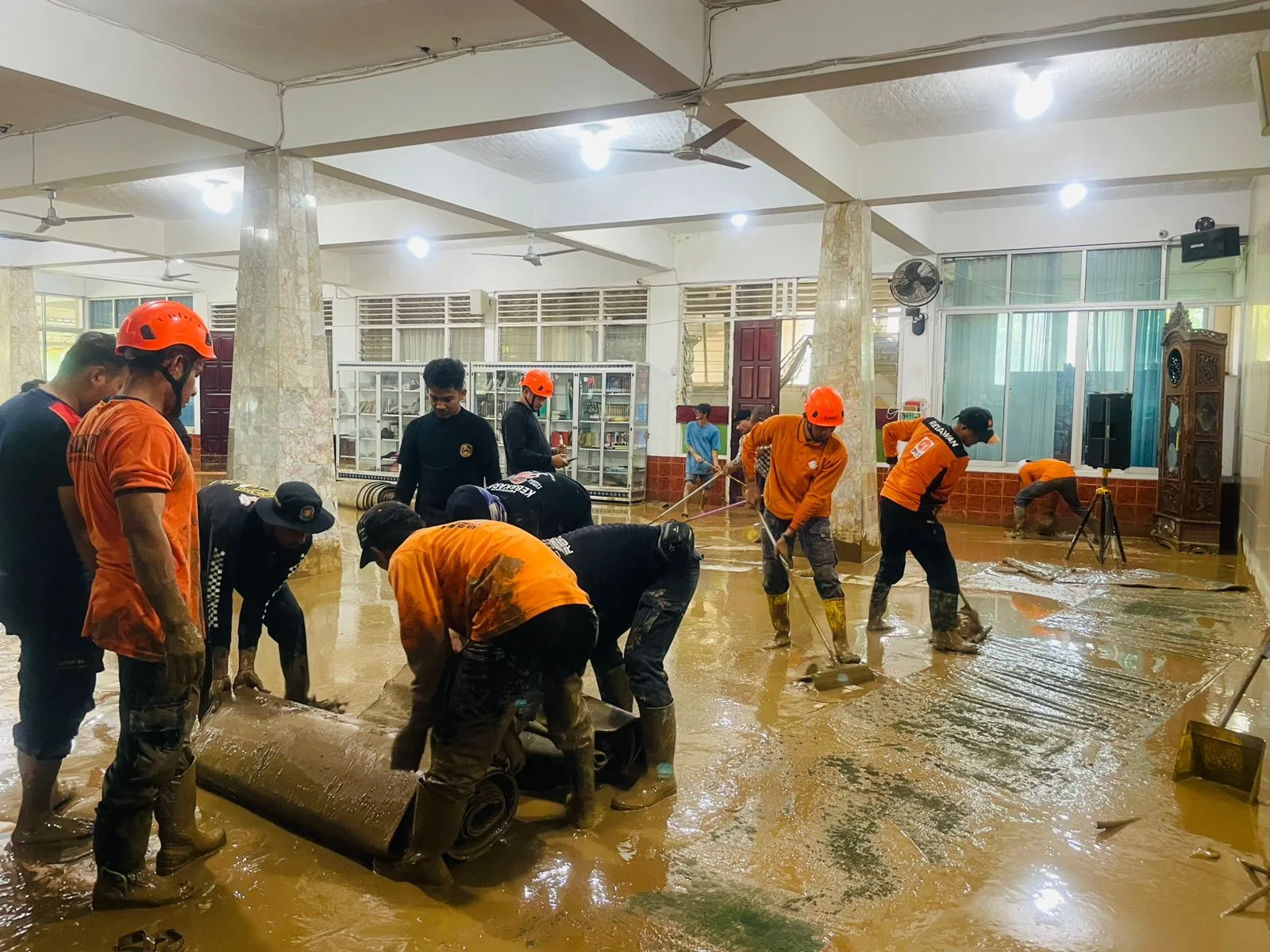 DPD PKS Kabupaten Solok Gelar Goro Bersama Bersihkan Fasilitas Umum Pasca Bencana