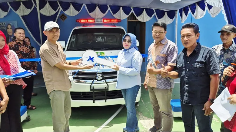Hj. Evi Mafriningsianti Serahkan Ambulans Gratis untuk Warga Aren Jaya, Dorong Akses Layanan Kesehatan Lebih Cepat