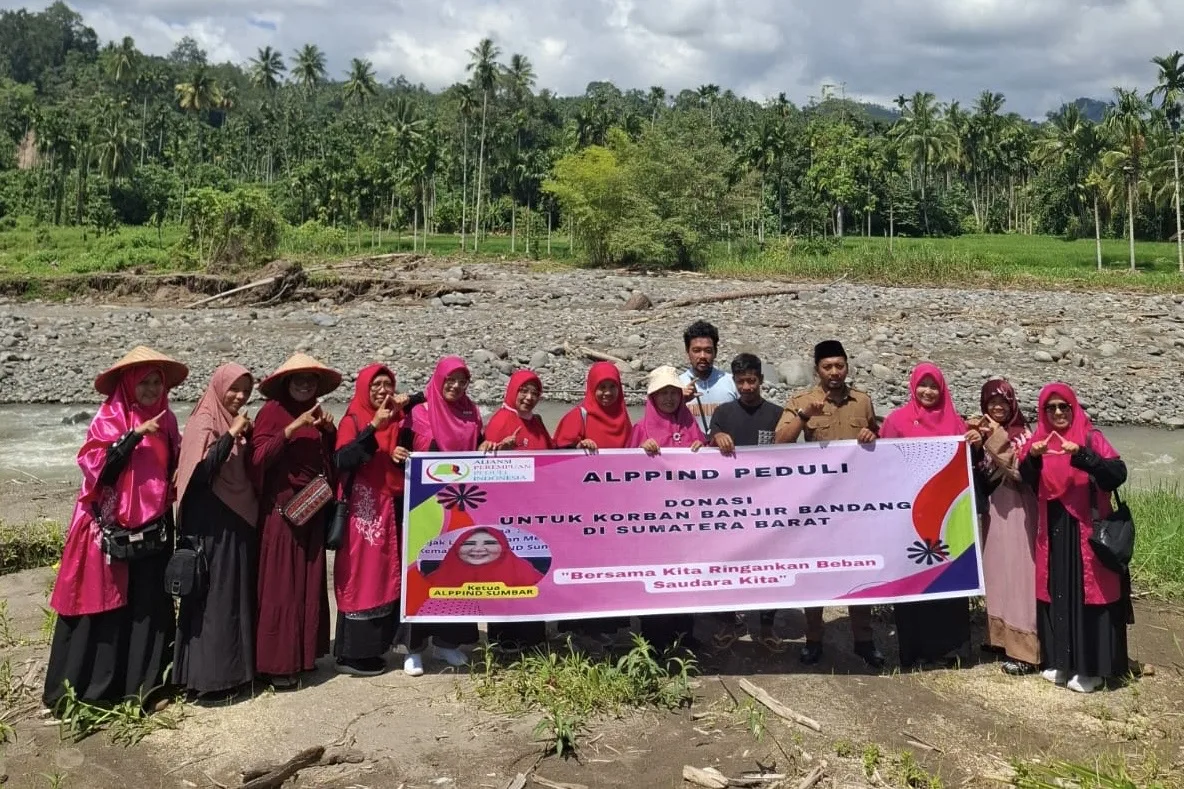 Nevi Zuairina: ALPPIND Hadir Menguatkan Sumatera Barat, Menyusuri Galodo dengan Doa dan Kepedulian