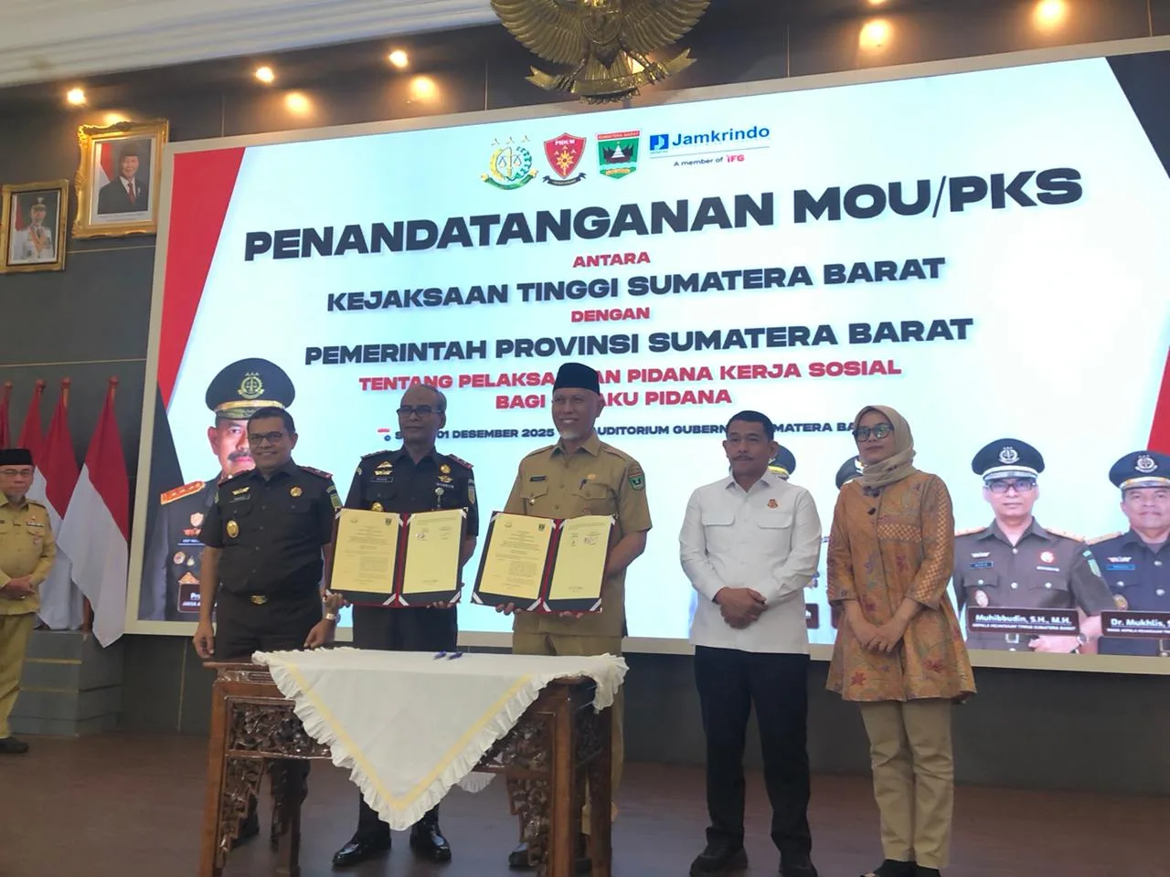Pemprov dan Kajati Sumbar Tandatangani MoU Pelaksanaan Kerja Sosial Bagi Pelaku Tindak Pidana