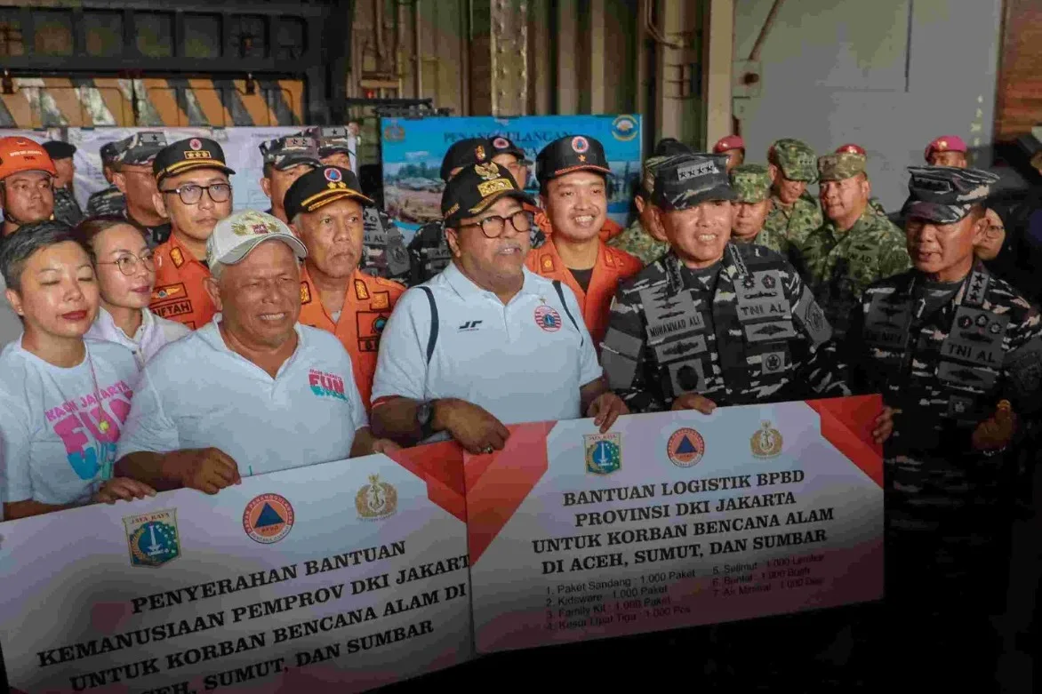 Wagub Rano Lepas Kapal Pembawa Bantuan untuk Korban Bencana Alam Banjir dan Longsor di Aceh, Sumut, dan Sumbar