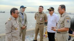 Antisipasi Banjir Rob, Gubernur Pramono Tinjau Tanggul Muara Baru Penjaringan