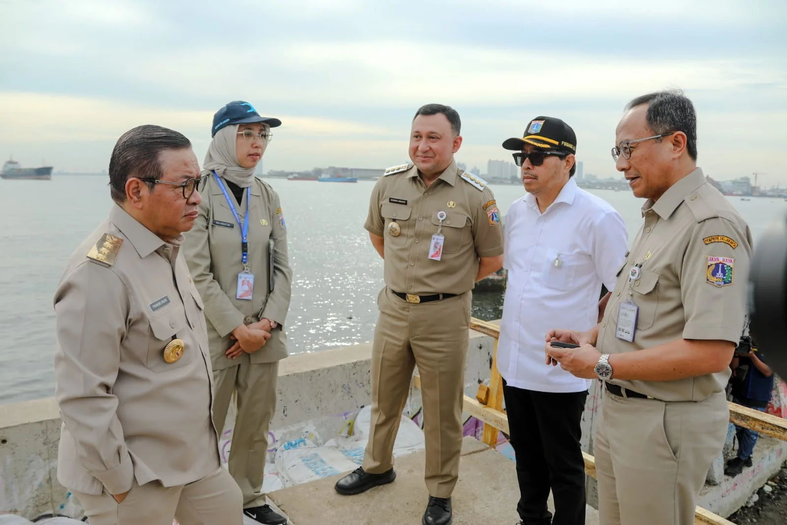 Antisipasi Banjir Rob, Gubernur Pramono Tinjau Tanggul Muara Baru Penjaringan