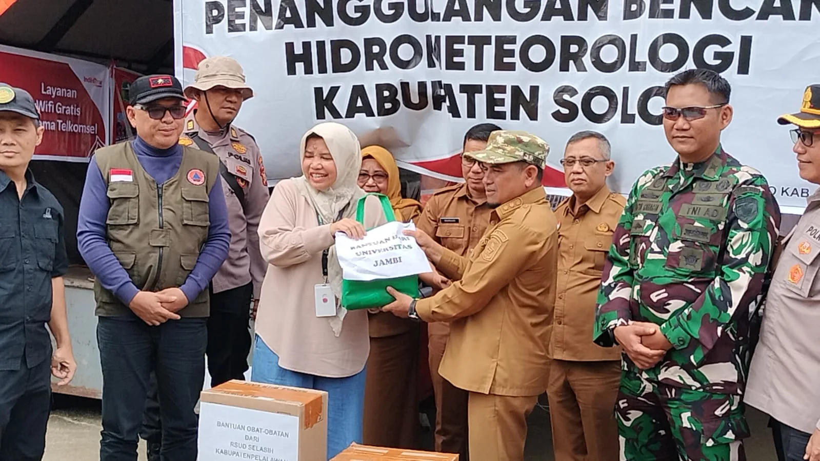 Universitas Jambi Salurkan Bantuan ke Solok, Sertakan Layanan Kesehatan dan Trauma Healing