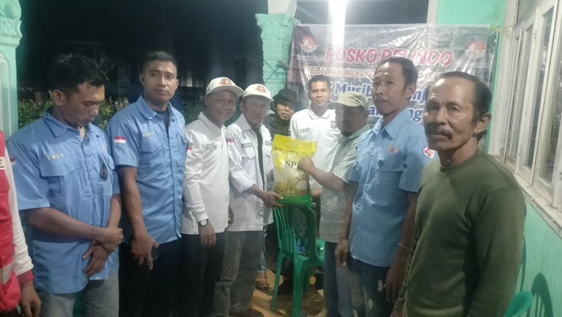Solidaritas Merangin Serahkan Bantuan Kemanusiaan Untuk Kabupaten Solok 