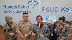 Gubernur Pramono dan Wali Kota Jakut Jenguk Guru dan Siswa Korban Tabrak Mobil MBG