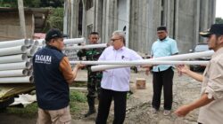 Akses Air Bersih Rusak Pascabanjir, Ketua DPRD Sumbar Serahkan Bantuan Pipa di Sipinang