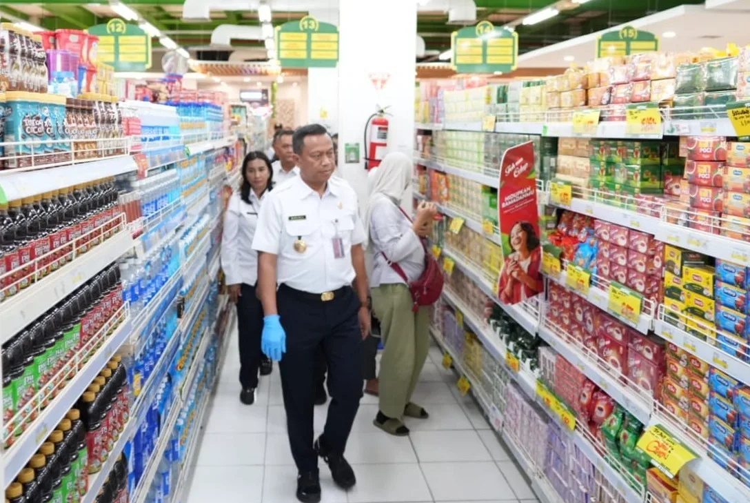 Wali Kota Jaktim Munjirin Bawa 50 Personel Gabungan dalam Pengawasan Pasar Modern Jelang HBKN Nataru