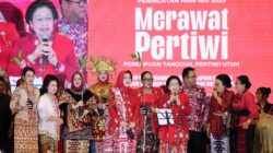 Merawat Pertiwi, Megawati Serahkan Bibit Pohon kepada Kepala Daerah Perempuan PDIP