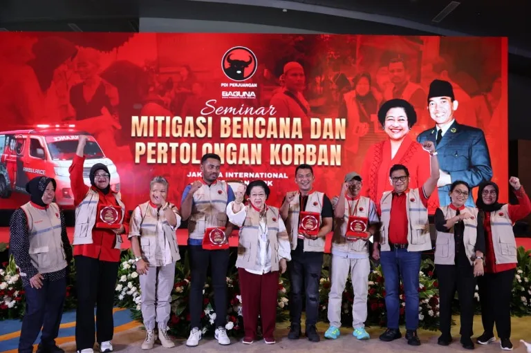 Megawati Bertemu dan Dengarkan Kisah Korban Bencana Aceh, Sumbar, dan Jabar