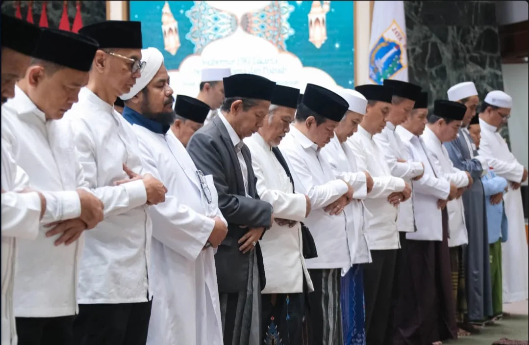Wujudkan Kerukunan Umat, Gubernur Pramono Shalat Subuh Berjamaah dengan Habib dan Ulama