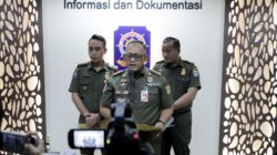 Satpol PP DKI Tertibkan 16 Reklame, Satriadi: untuk Menjaga Keselamatan Masyarakat