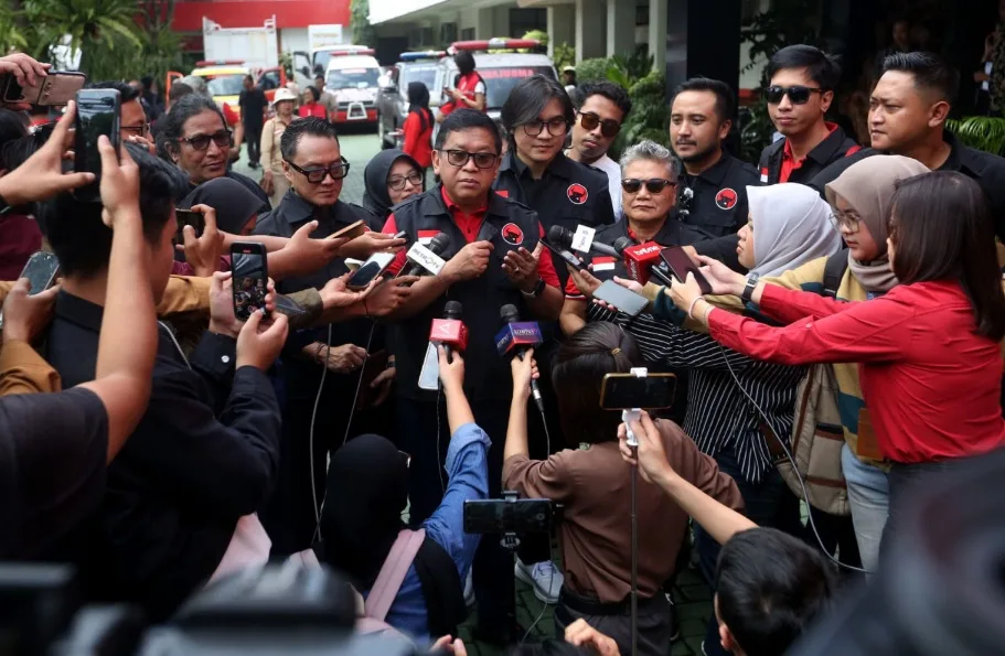 Berangkatkan Bantuan untuk Korban Bencana Sumatera, Hasto: Bawa Pesan Kemanusiaan Megawati