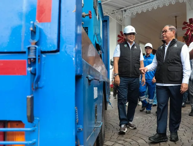 Gubernur Pramono Berangkatkan Bantuan Armada Penyedia Air Bersih ke Wilayah Bencana Sumatera