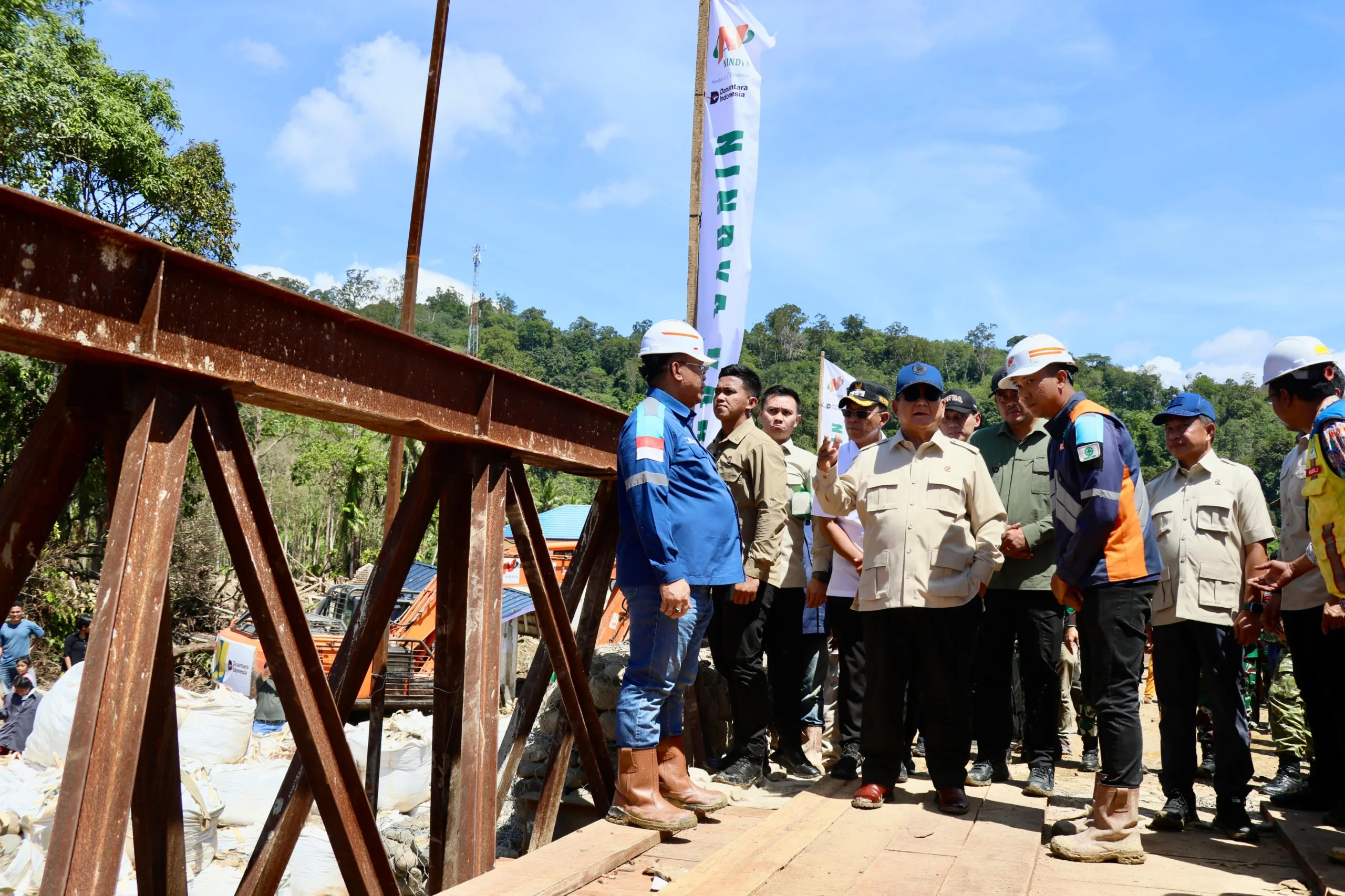 Mendagri Tito Dampingi Presiden Tinjau Progres Pembangunan Infrastruktur di Tapanuli Selatan